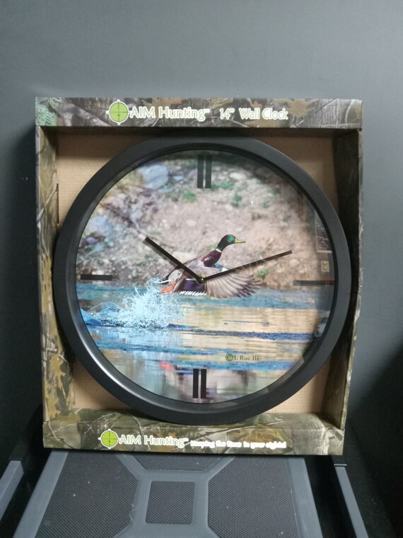 Aim 14 inch Quartz clock with glass lenz
