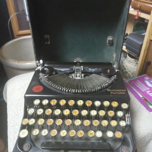 Remington Portable #1 Typewriter Circa. 1920