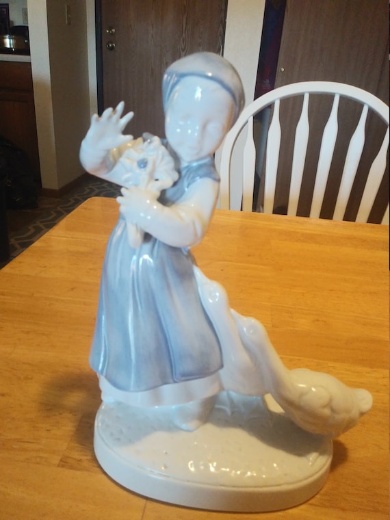 Holland Mold Dutch Girl holding flowers with 2 geese. Circa. 1964