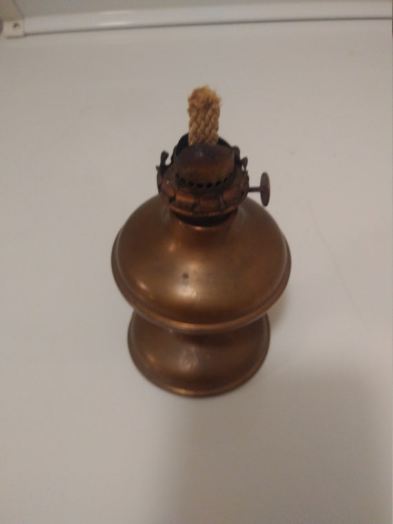 Plume & Atwood Acorn Brass pedaustel oil lamp Circa. 1940s