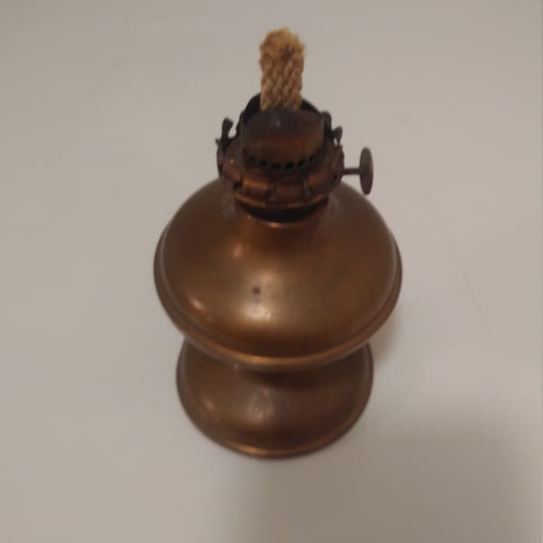 Plume & Atwood Acorn Brass pedaustel oil lamp Circa. 1940s