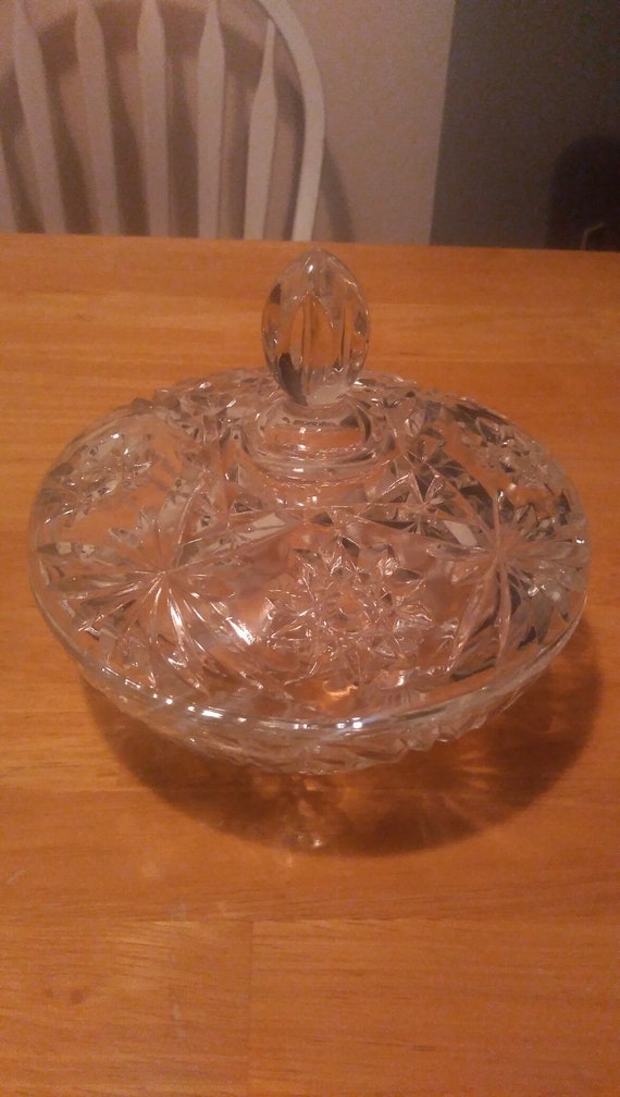 Crystal ornate starburst cut glass candy dish circa. 1980s