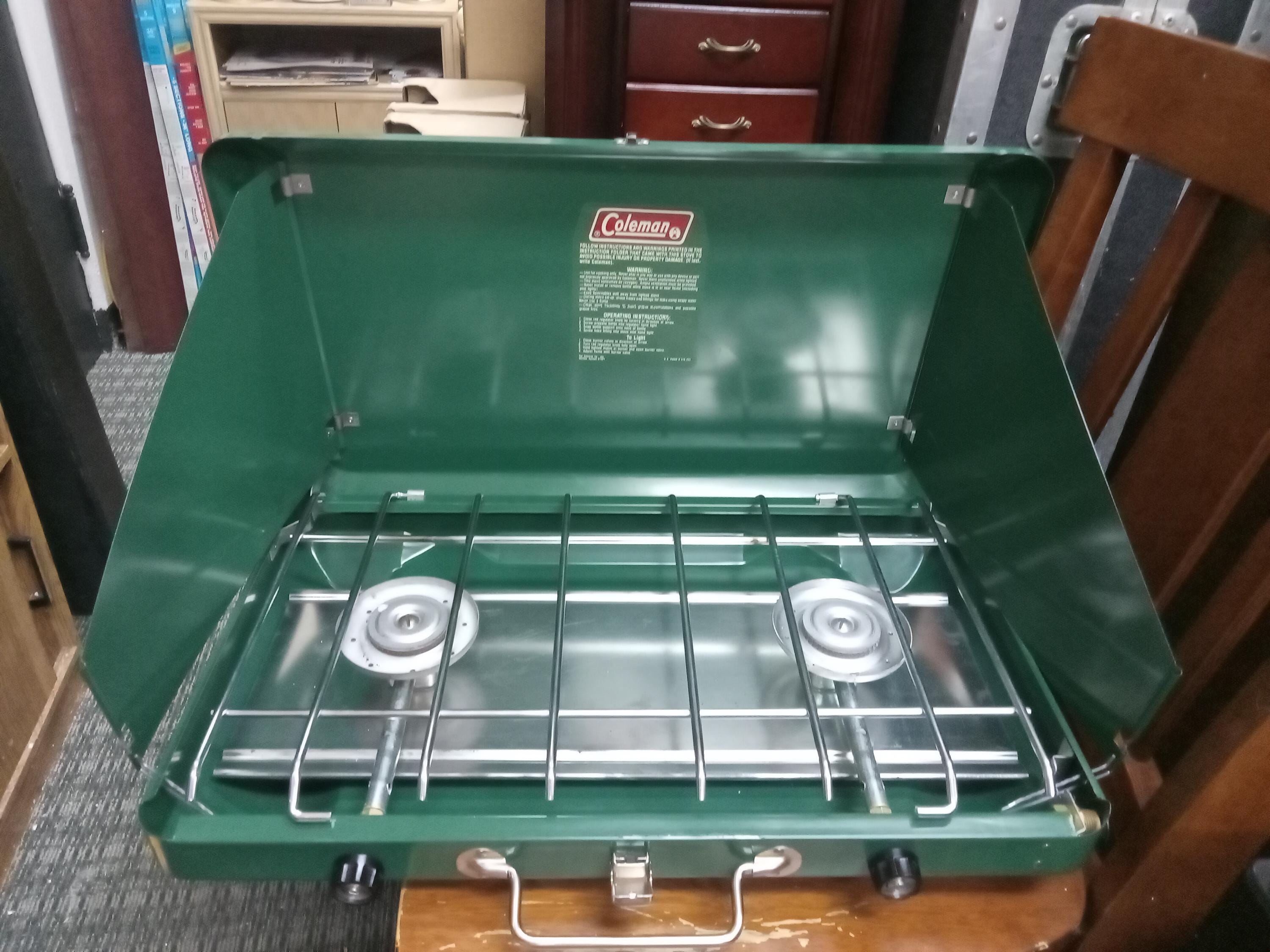 Coleman Model 5400 2 Burner Propane Campstove With Box Circa. 1980