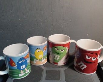 Juego de 4 tazas coleccionistas de galería M&M Circa. 2003