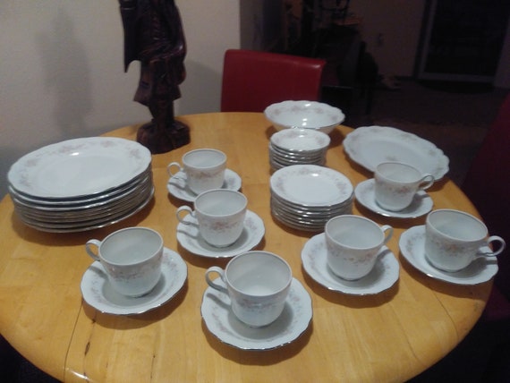 Johann Haviland Floral splendor Bavarian Fine China dinnerware set of 40 pieces Circa. 1980