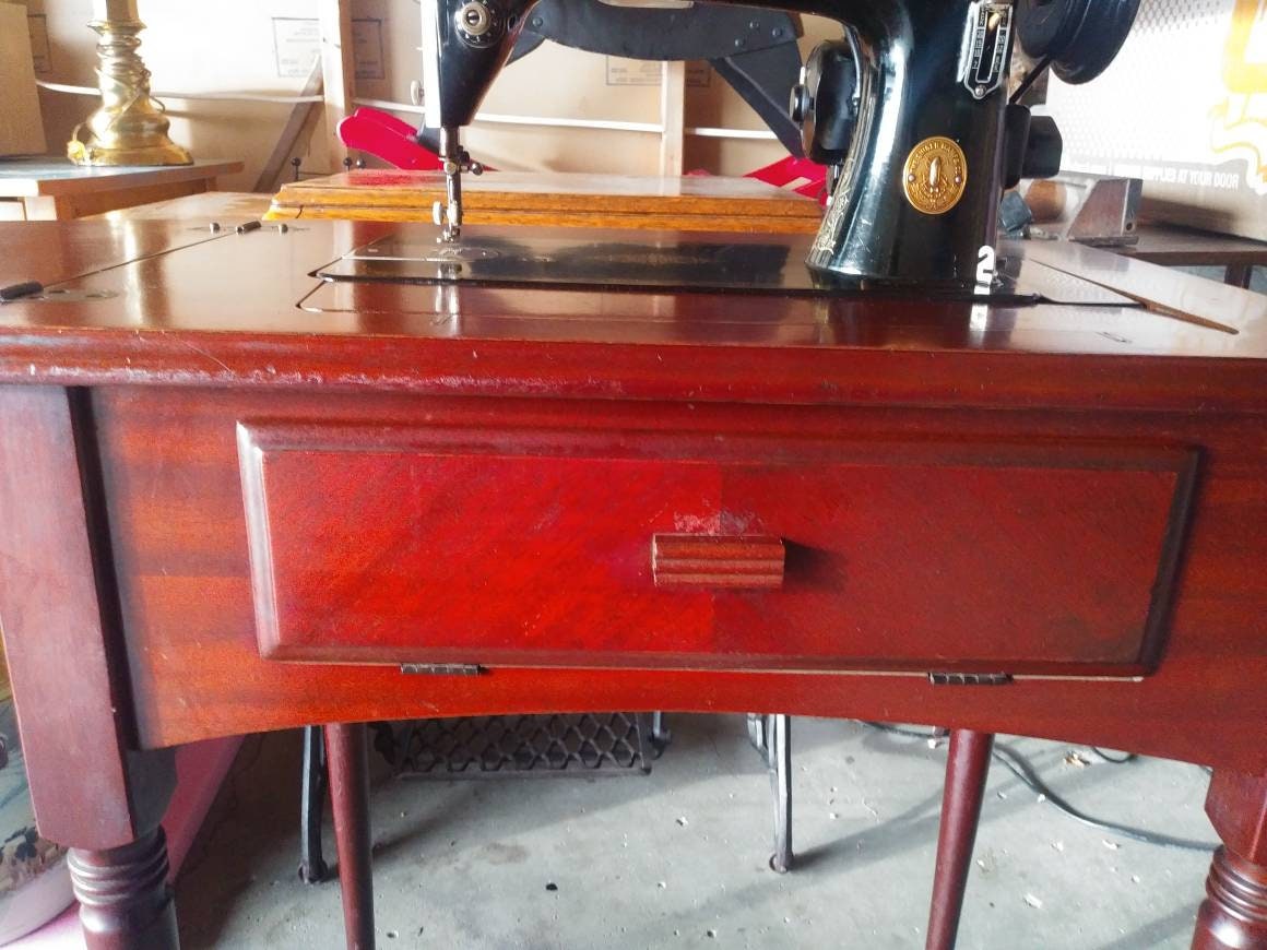 Singer electric Sewing Machine Model 66 with Walnut Etsy