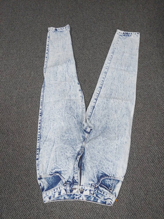 Vintage High waisted Levi's 900 series Jeans Circa. 1990s