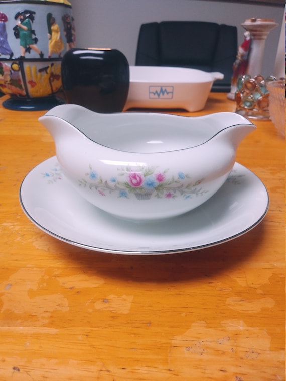 Florenteen hand painted Gravy boat with underplate Circa. 1980s