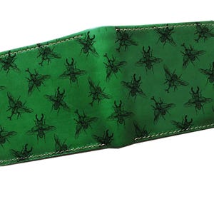 Cartera de cuero genuina hecha a mano con patrón sin costuras de insectos y escarabajos/cartera personalizada/animal del bosque/nueva cartera de cuero triple para regalo de Navidad