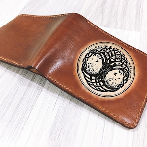 Portefeuille en cuir de vachette premium symbole Yggdrasil celtique, portefeuille fait main symbole runes nordiques, animal celtique, nouveau portefeuille mythe viking de Noël