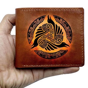Cartera de cuero premium con símbolo de cuervos celtas, cartera de cuero hecha a mano con símbolo de runas nórdicas, animal celta, idea de regalo de cartera celta navideña