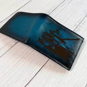 Carteira de couro premium com arte de tanque personalizada, carteira masculina de campo de batalha, presente com tema de soldado, presente de veterano para pai, presente de carteira militar de Natal