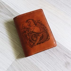 Belle sirène cheval portefeuille en cuir de qualité supérieure/portefeuille fait main en cuir véritable/cadeau de Noël unisexe créature fantastique en cuir