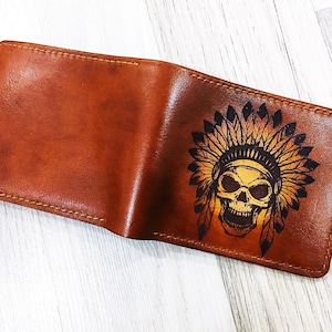 Cartera de cuero genuino con calavera india/cartera de cuero tribal hecha a mano para hombre/nueva cartera navideña inspirada en los nativos americanos/regalo de cartera de estilo bohemio