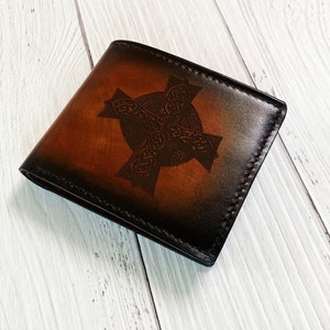 Cartera de cuero de primera calidad con arte de cruz celta, cartera de cuero hecha a mano con símbolo de runas nórdicas, cartera navideña personalizada con cruz sagrada vikinga antigua
