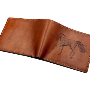 Portefeuille en cuir premium cheval/cadeau portefeuille fait main cheval sauvage pour lui/nouveau portefeuille sur le thème de l'équitation/portefeuille de Noël à trois volets en cuir pour homme