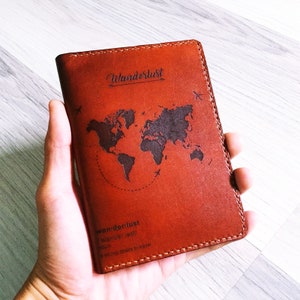 Wanderlust-definitie Kalligrafie paspoorthouder, premium leren paspoortportemonnee, kerstwereldkaart reisaccessoires cadeau-idee voor haar