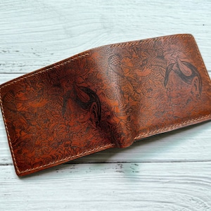 Cartera de cuero genuino con diseño de pez Koi Hannya, diseño de pez Koi japonés, regalo premium hecho a mano para él, regalo para novio, regalo de cumpleaños, cartera de cuero para Navidad.