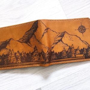 Carteira de couro premium com design Mountain Compass/carteira de couro genuíno/carteira personalizada Forest/carteira feita à mão para presente para ele/carteira nova de Natal
