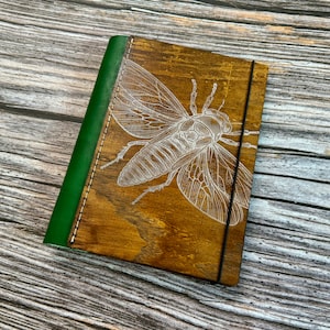 Carnet de notes unique en cuir et en bois avec des insectes cigales/carnet de voyage unique/carnet de notes respectueux de l'environnement pour les amoureux des animaux/cadeau de livre de disques haut de gamme
