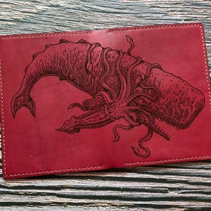 Carteira para passaporte com tema de polvo e baleia lutadora, porta-passaporte com tema de Peixe Grande, porta-passaporte com tema de Viagem ao Mar, ideia de presente de viagem para o Dia dos Pais