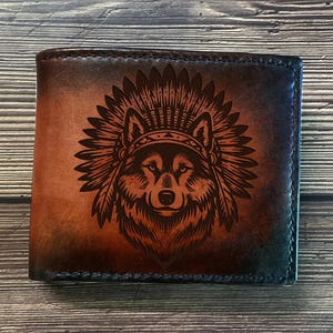 Cartera de cuero genuino con diseño de cabeza de lobo de jefe tribal, billetera de cuero premium de tres pliegues, regalo de animal salvaje hecho a mano, nueva billetera tribal para el Día del Padre