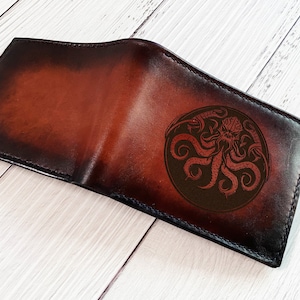 Cartera de cuero genuino premium Octopus Kraken Circle, billetera hecha a mano para regalo de Navidad, billetera con diseño de monstruo vikingo y monstruo de la Atlántida