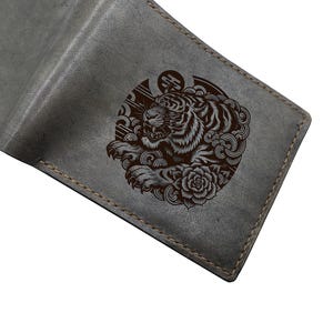 Cartera de cuero premium hecha a mano con diseño de tigre, cartera de cuero genuino para hombre con diseño circular de tigre oriental, nueva cartera de cuero de tigre para regalar en el Día del Padre.