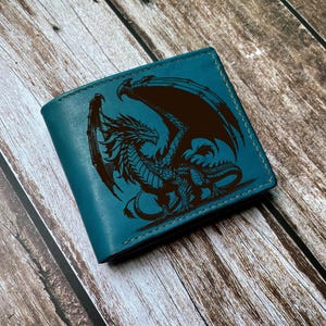 Viking Dragon Leather Wallet: Handgjord kohud, trefaldig plånbok för män