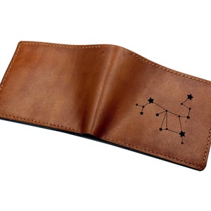 Cartera de cuero personalizada con horóscopo, cartera de cuero premium con astrología, cartera personalizada con el signo del zodíaco, cartera con el mensaje "Amor propio" para Navidad