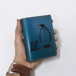 Cartera de cuero premium de la familia Penguins, linda cartera de cuero con forma de pingüino, cartera con motivos de vida salvaje, regalo de cartera navideña personalizada, cartera para mamá de dos