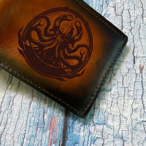 Cartera de cuero genuino premium con calavera vikinga Kraken, cartera navideña hecha a mano, mito del monstruo vikingo, cartera unisex con diseño de monstruo de Atlantis