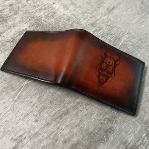 Cartera de cuero de primera calidad para hombre con diseño de calavera satánica, cartera de cuero para hombre hecha a mano inspirada en la adoración al diablo, cartera de cuero navideña para él