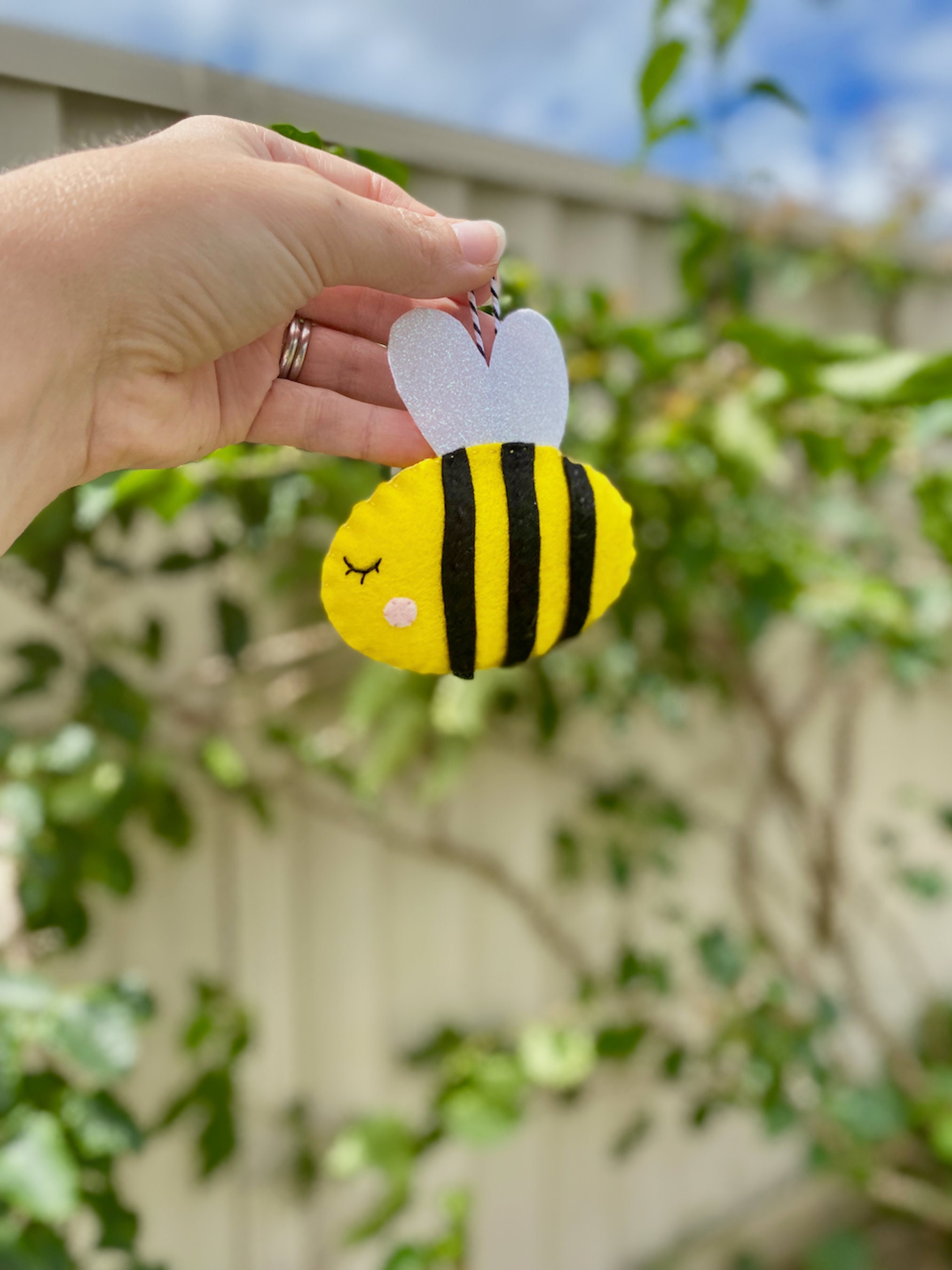 30 Stück Wollfilz-Bienen – Niedliche Hummel-Dekoration, Ca. 3,5x3 Cm, Für Basteln & Deko