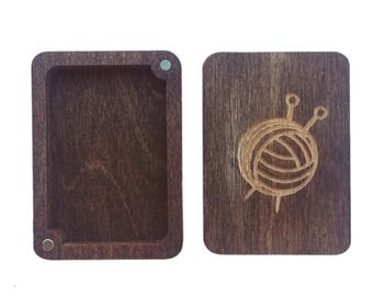 Wooden Knitting Marker Storage Box, Compact Plywood Case, 5 × 7 × 2.5 cm, Kind Fox by Wizardi