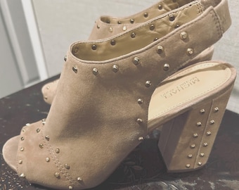 Sandali sexy in pelle scamosciata beige da 4 pollici di Michael Kors, nuovi di zecca, taglia 8 M