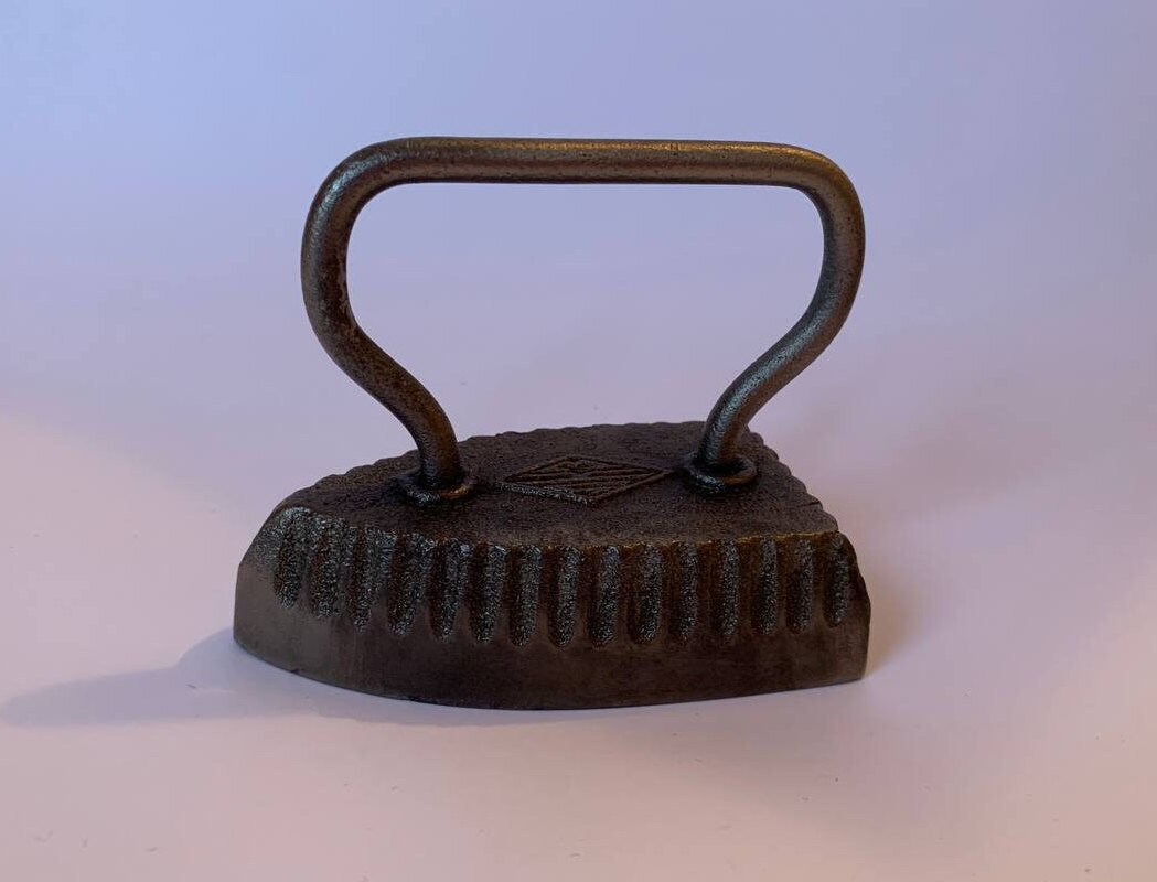 Antique Rustic Cast Iron Clothes Iron 6 Paperweight Prop Statue Rustic Craft  Room Door Stopper My40yearcollection 