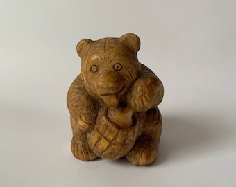 手彫りのツゲの木のヒグマの置物、木製のヒグマ、非常に精巧、アート