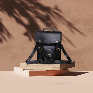 Petite cartable 11" personnalisée en cuir véritable sac Ipad sac à bandoulière pour femme cadeau pour homme sac de bureau travail rustique sac cartable