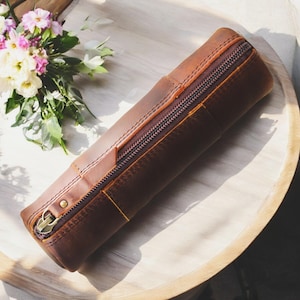 Gepersonaliseerde lederen potloodetui met monogram buis pennenetui vintage borstel organizer pennenhouder met ritssluiting op maat gemaakte reisetui cadeau voor hem/haar