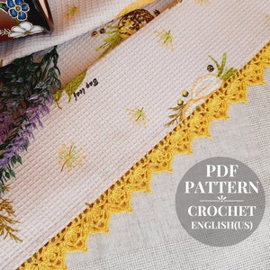 Finiture in pizzo con motivo a bordo all'uncinetto per la cucina dell'arredamento della casa. Bordo traforato all'uncinetto per strofinaccio da cucina. Tutorial pdf per il bordo stretto all'uncinetto in pizzo.