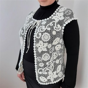 Bolero vintage style Irish Lace. White wedding cape crochet. Lace cardigan handmade style boho. Jacket for a mother with a floral print.
