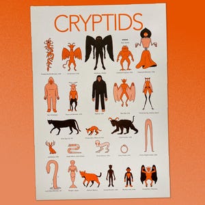 Könnte beinhalten: Ein weißes Poster mit dem Wort "CRYPTIDS" in Orange oben. Das Poster zeigt Illustrationen verschiedener Kryptiden, darunter der Jersey Devil, Mothman und Bigfoot. Die Illustrationen sind in Schwarz und Orange gehalten.