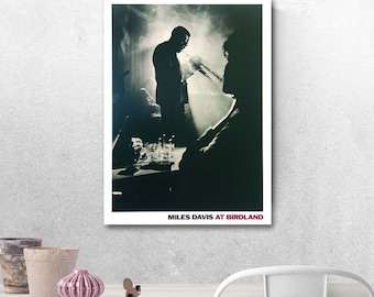 Miles Davis Art Print - Live in Birdland / Affiche en format portrait 60 x 80 cm - noir et blanc