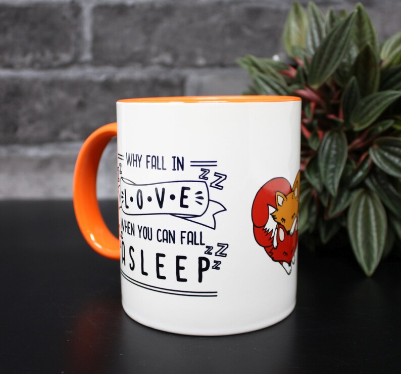 Кофе нескафе красная кружка. Why cup. Чашка и кружка различия. Приготовление эспрессо. Стильные кружки с логотипом.