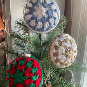 Handmade Granny Style Crochet Christmas Ornament: Two-Colored Holiday Decor
