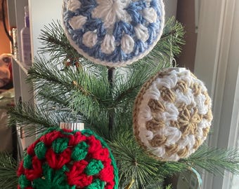 Handmade Granny Style Crochet Christmas Ornament: Two-Colored Holiday Decor