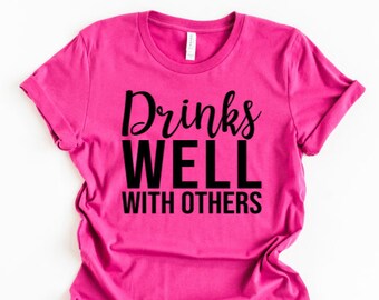 Mama Trink Shirt, Lustiges Shirt, Mom Life Shirt, Trinkshirt, Wein Shirt, Frauen lustiges Shirt, Lustiges Mom Shirt, Mom Shirt