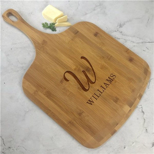 Initial & Family Name Personalized Pizza Board, Pizza Serving Tray, Custom serving board, Engraved Cutting Board, Family Gift -pgsL18851311