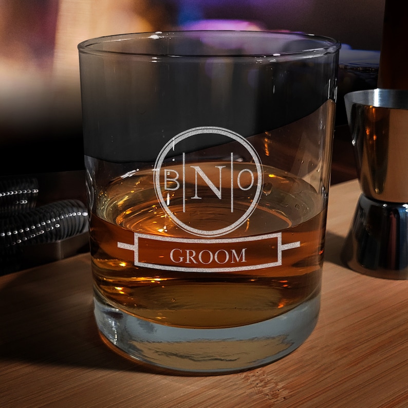 Vaso de roca con monograma grabado para bodas, regalo personalizado para bodas, copa de boda personalizada, regalo para padrinos de boda - pgsL12738196 imagen 1